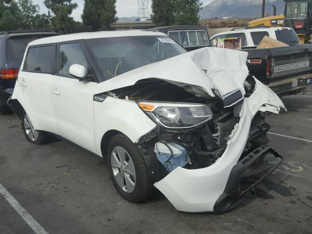 KNDJN2A28F7800885 - 2015 KIA SOUL WHITE photo 1