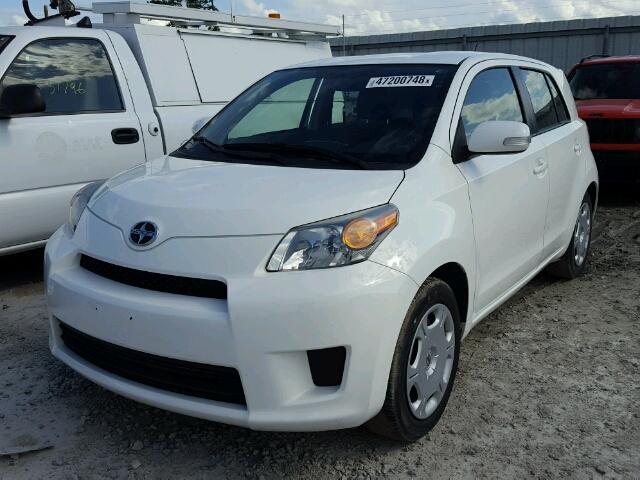 JTKKUPB47E1044755 - 2014 TOYOTA SCION XD WHITE photo 2