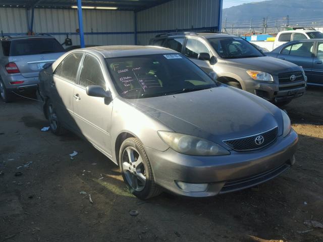 4T1BA32K25U059861 - 2005 TOYOTA CAMRY SE GRAY photo 1