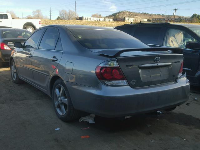 4T1BA32K25U059861 - 2005 TOYOTA CAMRY SE GRAY photo 3