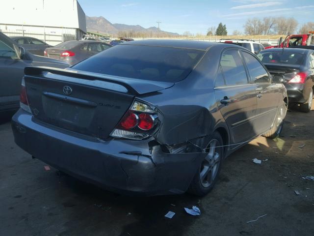 4T1BA32K25U059861 - 2005 TOYOTA CAMRY SE GRAY photo 4