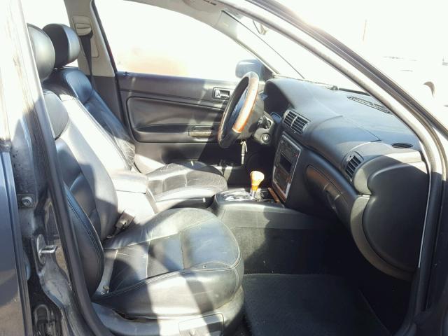 WVWRH63B81P093407 - 2001 VOLKSWAGEN PASSAT GLX 石墨色 照片 5