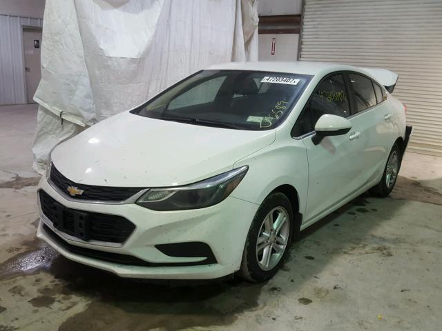 1G1BE5SM6H7226658 - 2017 CHEVROLET CRUZE LT WHITE photo 2