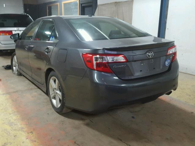 4T1BF1FK4DU281624 - 2013 TOYOTA CAMRY L 灰色 照片 3
