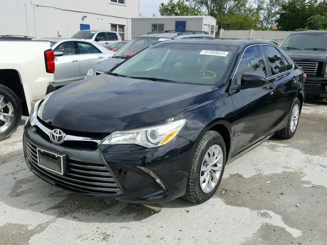 4T1BF1FK6GU254607 - 2016 TOYOTA CAMRY BLACK photo 2