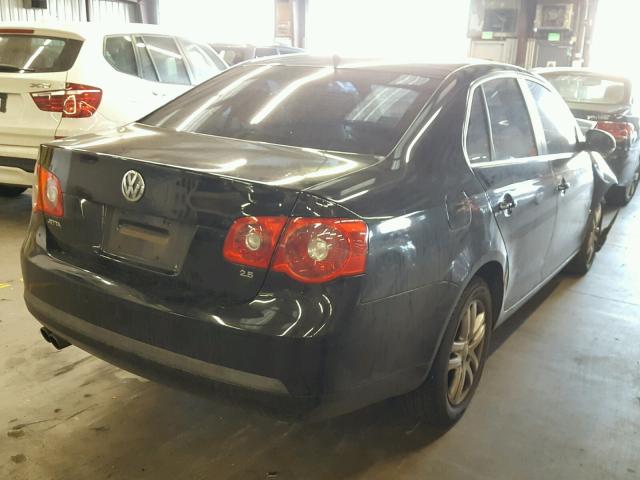 3VWEF71K37M060565 - 2007 VOLKSWAGEN JETTA WOLF BLACK photo 4