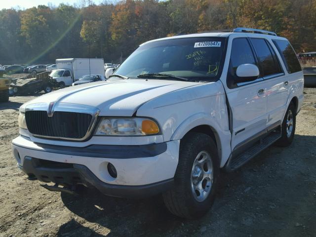 5LMPU28L6WLJ58145 - 1998 LINCOLN NAVIGATOR WHITE photo 2