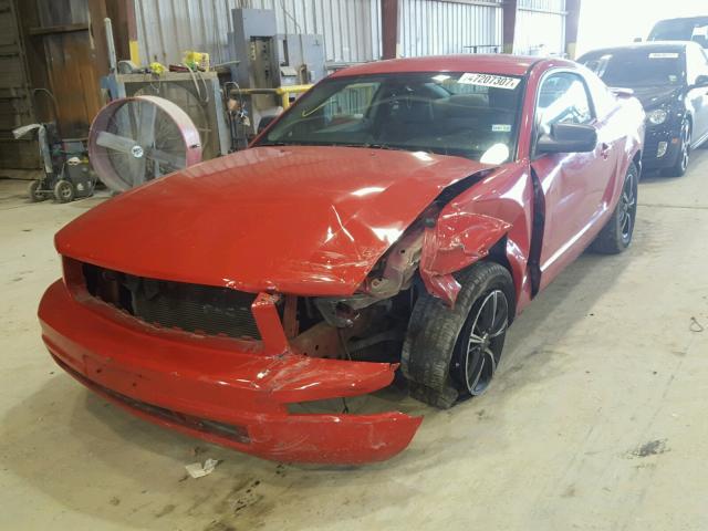 1ZVFT80N975303557 - 2007 FORD MUSTANG RED photo 2