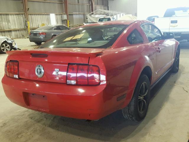 1ZVFT80N975303557 - 2007 FORD MUSTANG RED photo 4