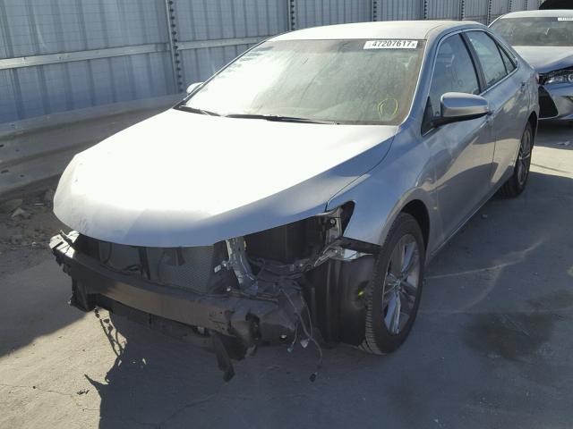 4T1BF1FK4HU813637 - 2017 TOYOTA CAMRY LE SILVER photo 2