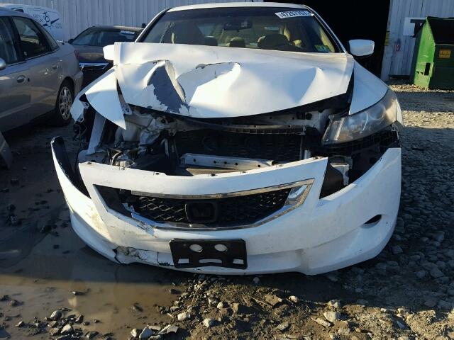 1HGCS12399A018980 - 2009 HONDA ACCORD LX WHITE photo 9