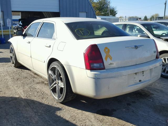 2C3KA53G97H715896 - 2007 CHRYSLER 300 TOURIN WHITE photo 3