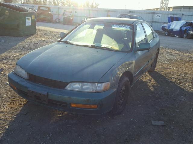 1HGCD5537TA225534 - 1996 HONDA ACCORD LX GREEN photo 2