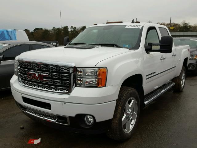 1GT125E88CF197589 - 2012 GMC SIERRA K25 WHITE photo 2