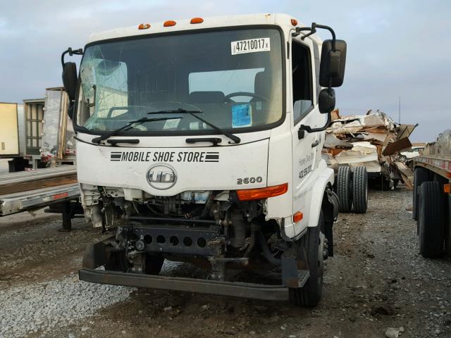 JNAA410HXCAR15508 - 2012 NISSAN DIESEL UD2600 WHITE photo 2