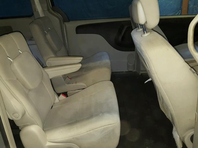 2D4RN5DG2BR693713 - 2011 DODGE GRAND CARA SILVER photo 6