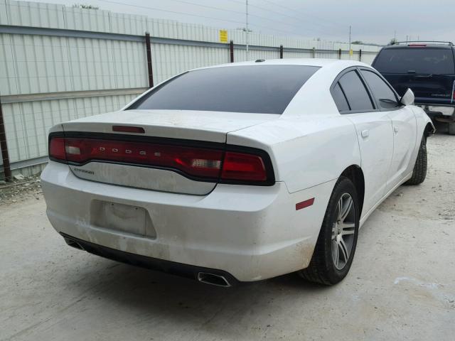 2C3CDXBG4EH321745 - 2014 DODGE CHARGER SE WHITE photo 4