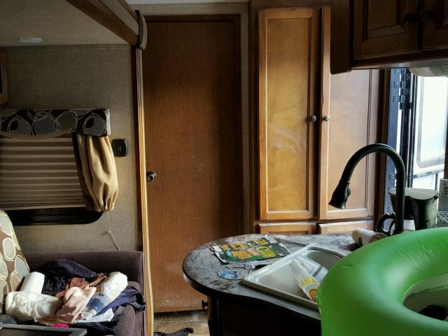 4YDT32021D1532324 - 2013 KEYSTONE SPRINTER TWO TONE photo 5