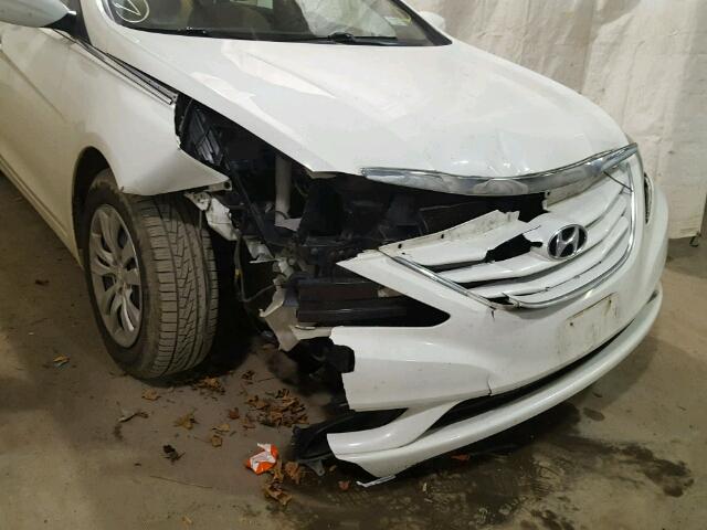 5NPEB4AC6BH279086 - 2011 HYUNDAI SONATA GLS WHITE photo 9