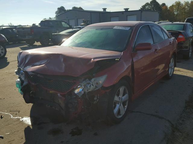 4T1BF3EK1BU748668 - 2011 TOYOTA CAMRY BASE RED photo 2