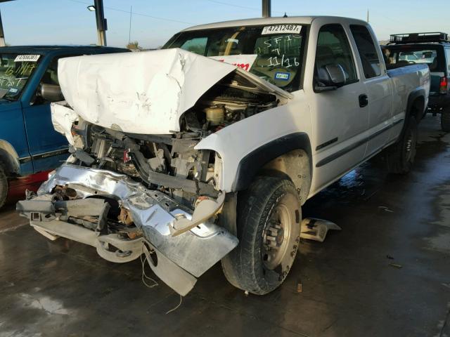 1GTHC29U61E222008 - 2001 GMC SIERRA C25 WHITE photo 2