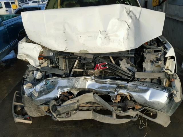 1GTHC29U61E222008 - 2001 GMC SIERRA C25 WHITE photo 7