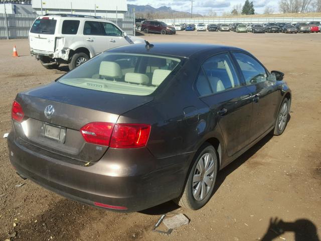 3VWD07AJ1EM214370 - 2014 VOLKSWAGEN JETTA SE BROWN photo 4