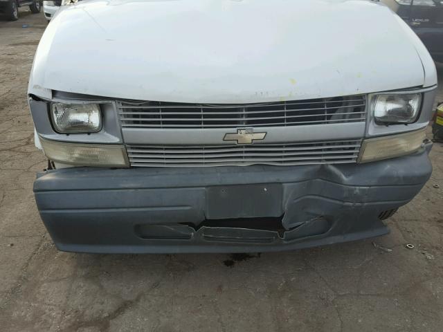 1GCDM19W11B122584 - 2001 CHEVROLET ASTRO WHITE photo 9