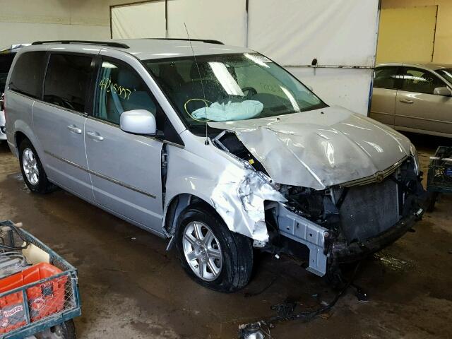 2A8HR54149R635517 - 2009 CHRYSLER TOWN & COU SILVER photo 1