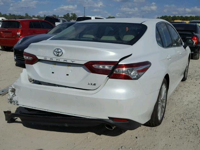 4T1B11HK3JU009573 - 2018 TOYOTA CAMRY L 白色 照片 4