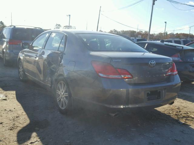 4T1BK36B05U011198 - 2005 TOYOTA AVALON XL GRAY photo 3