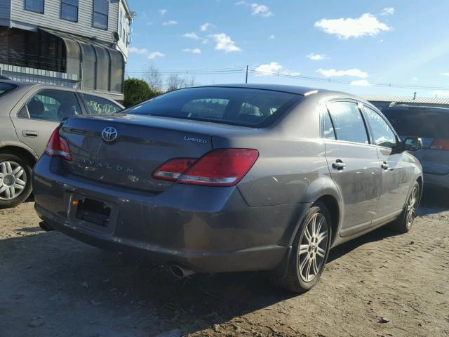 4T1BK36B05U011198 - 2005 TOYOTA AVALON XL GRAY photo 4