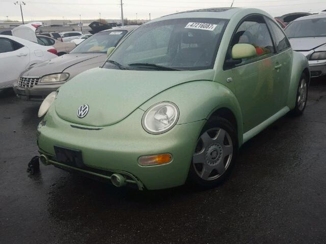 3VWDD21C9YM477607 - 2000 VOLKSWAGEN NEW BEETLE GREEN photo 2