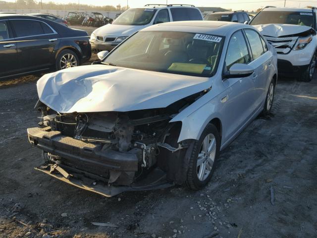 3VW637AJ1DM225187 - 2013 VOLKSWAGEN JETTA HYBR SILVER photo 2