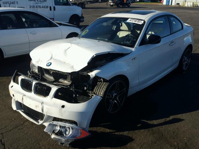 WBAUC9C55DVM13817 - 2013 BMW 135 I WHITE photo 2