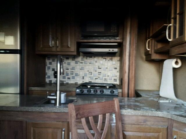 4YDF33123GE760565 - 2016 KEYSTONE AVALANCHE ნაცრისფერი ფოტო 5