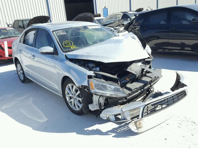 3VWD07AJ9EM444660 - 2014 VOLKSWAGEN JETTA SE WHITE photo 1