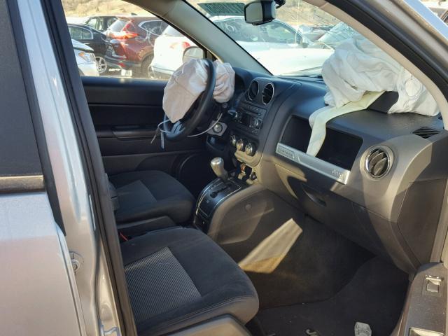 1C4NJCBA2GD600404 - 2016 JEEP COMPASS SP 灰色 照片 5