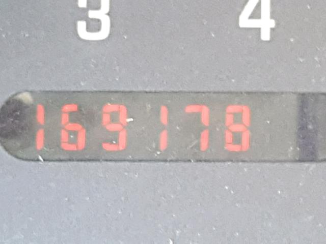 1G2NG12E3YM742675 - 2000 PONTIAC GRAND AM S შავი ფოტო 8