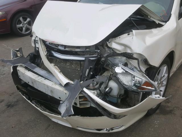 1G1ZE5EU7BF306560 - 2011 CHEVROLET MALIBU LTZ 奶油色 照片 9