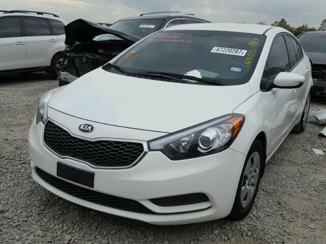 KNAFK4A67G5467621 - 2016 KIA FORTE LX WHITE photo 2