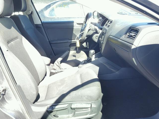 3VW2K7AJ5FM280407 - 2015 VOLKSWAGEN JETTA BASE 灰色 照片 5