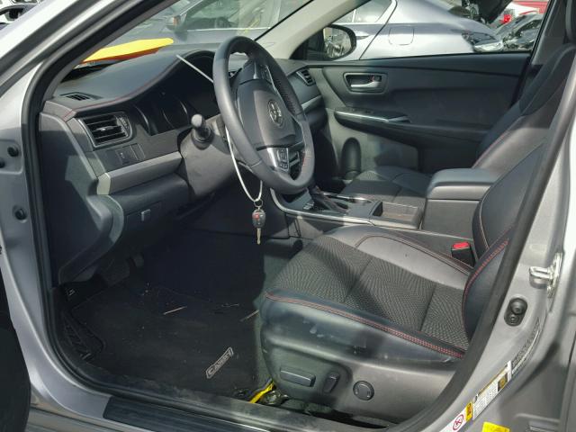 4T1BF1FK6HU426989 - 2017 TOYOTA CAMRY LE 银色 照片 5