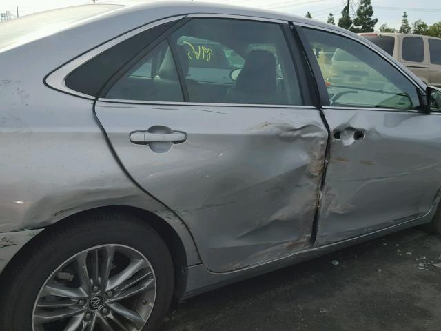 4T1BF1FK6HU426989 - 2017 TOYOTA CAMRY LE 银色 照片 9