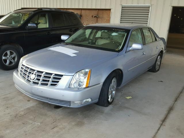 1G6KD57Y56U109306 - 2006 CADILLAC DTS SILVER photo 2