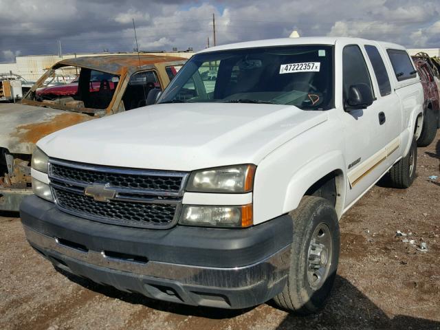 1GCHK29G86E235251 - 2006 CHEVROLET SILVERADO WHITE photo 2