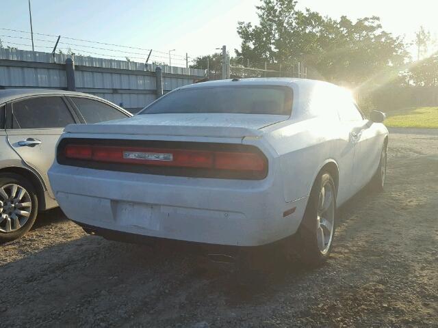 2C3CDYAG5DH699871 - 2013 DODGE CHALLENGER WHITE photo 4