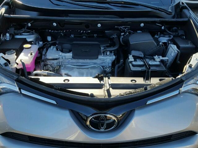 2T3ZFREVXHW367218 - 2017 TOYOTA RAV4 LE SILVER photo 7
