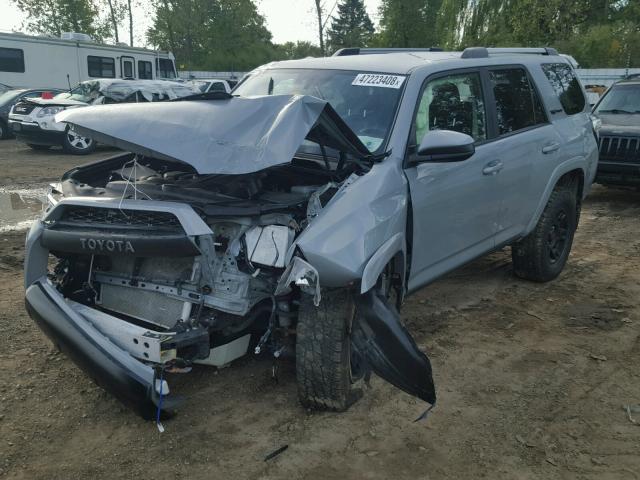 JTEBU5JR3H5458827 - 2017 TOYOTA 4RUNNER SR 灰色 照片 2