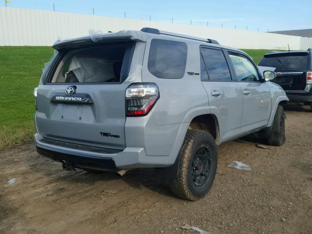 JTEBU5JR3H5458827 - 2017 TOYOTA 4RUNNER SR 灰色 照片 4